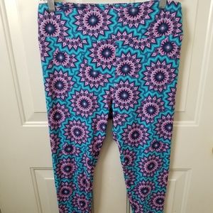 LulaRoe Tall & Curvy Leggings